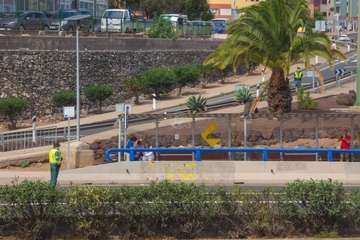  Encomiable servicio de auxilio de una patrulla de la Guardia Civil de Tráfico en Telde/Reportaje Antonio Rico.
